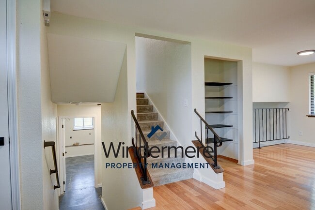 Building Photo - 3-bedroom, 2.5-bathroom With Private Beach Access