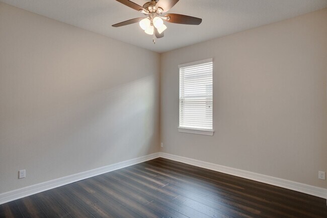 Building Photo - Stunning 3-Bedroom Pool Home with Bonus Room in the Gated Community of Lakeshore at Narcoossee