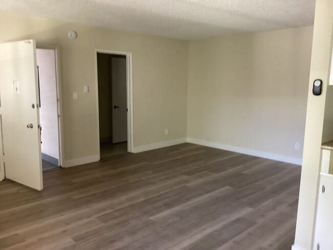 Building Photo - 4324 Mammoth Ave LLC
