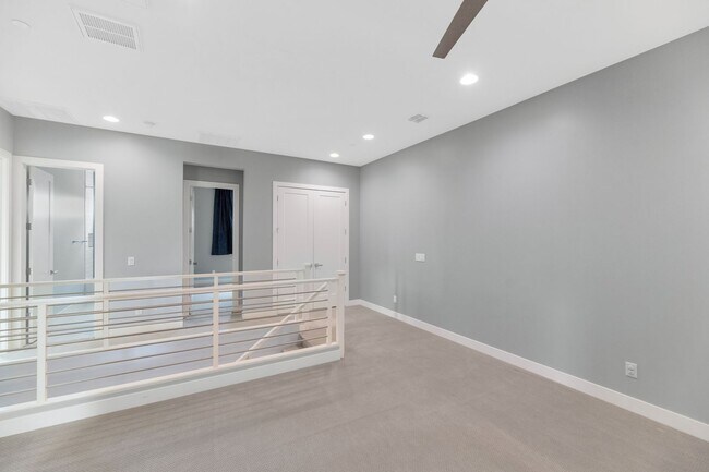 Building Photo - 6940 E Lyra Dr