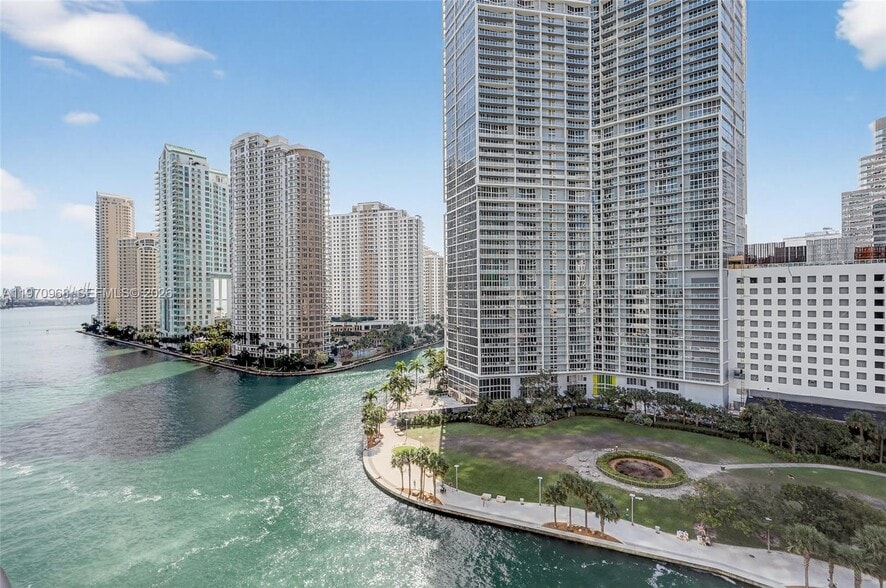 Building Photo - 200 Biscayne Boulevard Way