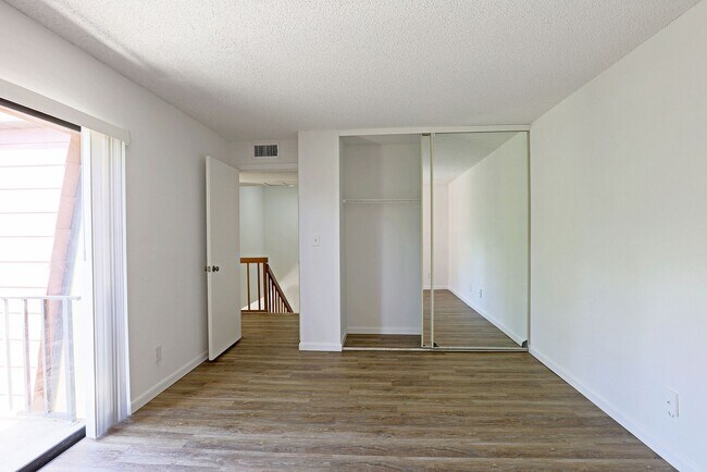 Building Photo - Parkwoods 12360-3