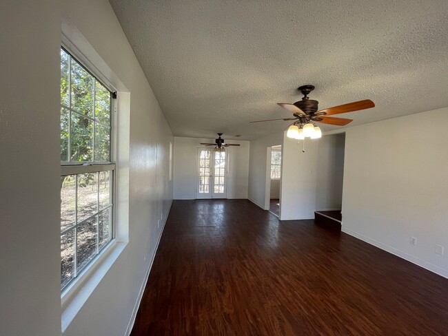 Building Photo - Spacious home on almost an acre in the hea...