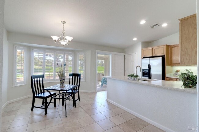 Building Photo - 359 Glenn Lakes Dr