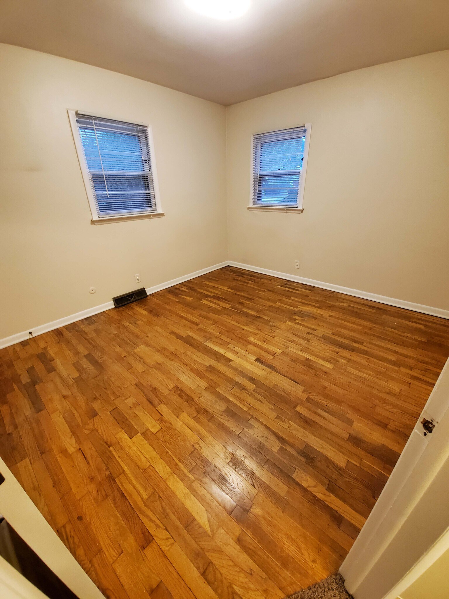 Building Photo - 76 Union Ave SE