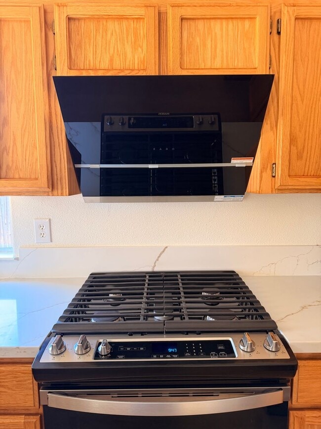 Building Photo - Updated 3-bedroom, 2-bath home in Redding
