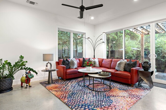 Building Photo - 1310 Choquette Dr