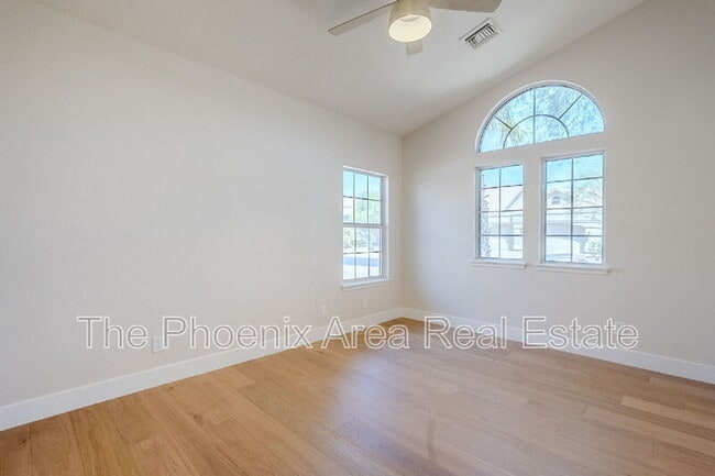 Building Photo - 1531 E Silverwood Dr