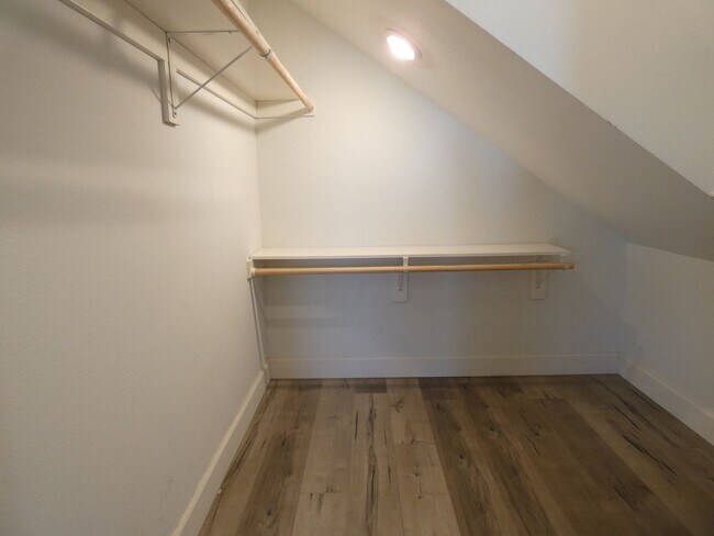 Building Photo - 1626 S La Brea Ave