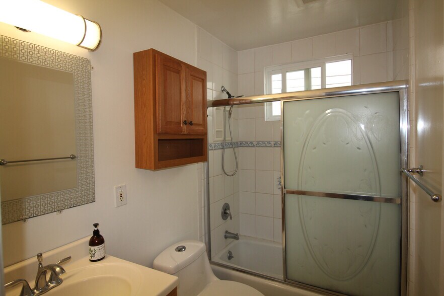 Bathroom - 2010 Pacific Ave