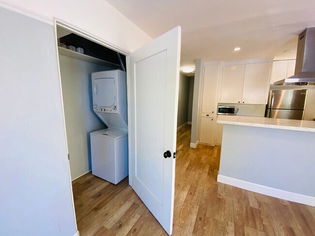 Building Photo - Charming 1 Bedroom North Park Apartment! Assigned Garage! Patio! In Unit Wash/Dryer!