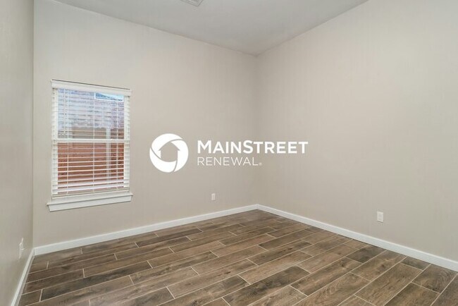 Building Photo - 3 Bedroom Pet-Friendly Home in Oklahoma City, OK with Main Street Renewal