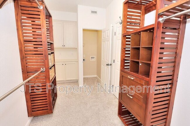 Building Photo - 2040 San Esteban Cir