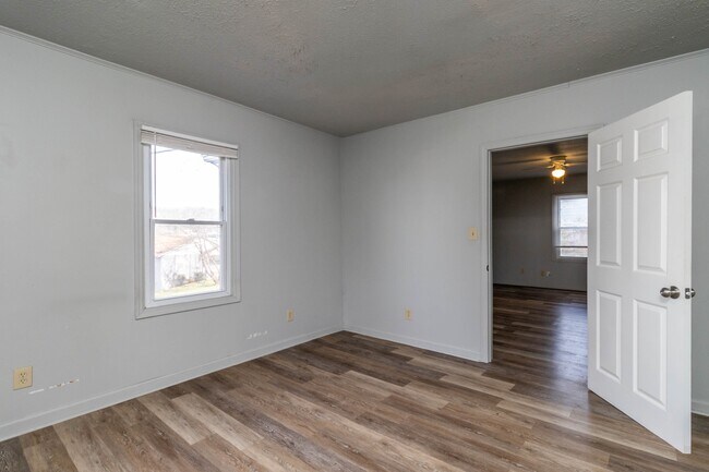 Building Photo - 218 W Columbia Ave