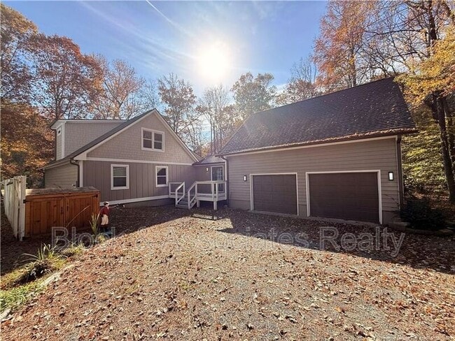 Primary Photo - 1610 N Stonegate Dr