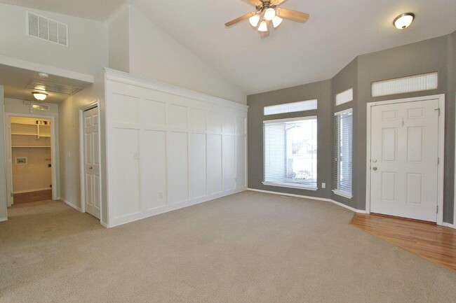 Building Photo - Immaculate Single-Level Home