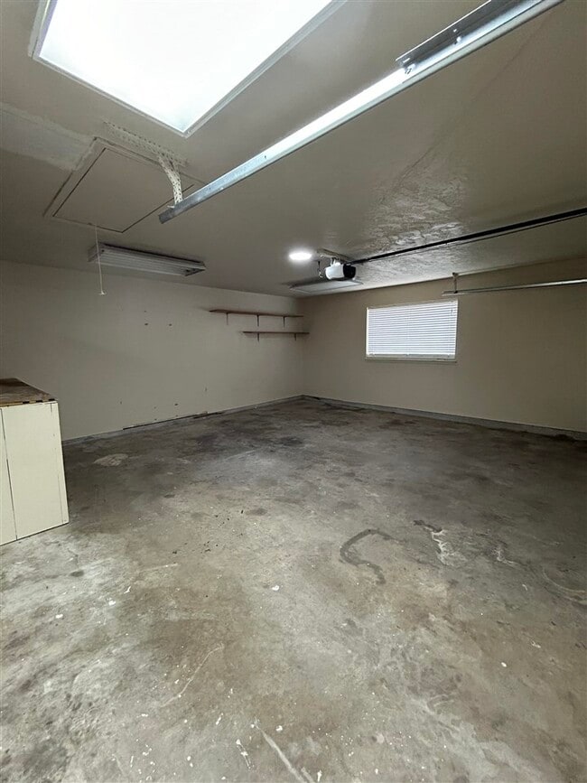 Building Photo - 4626 NE Bell Ave