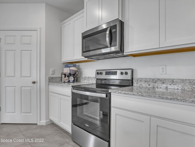 Building Photo - 7508 Tourmaline Dr