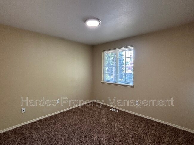 Building Photo - 1602 W Highland St
