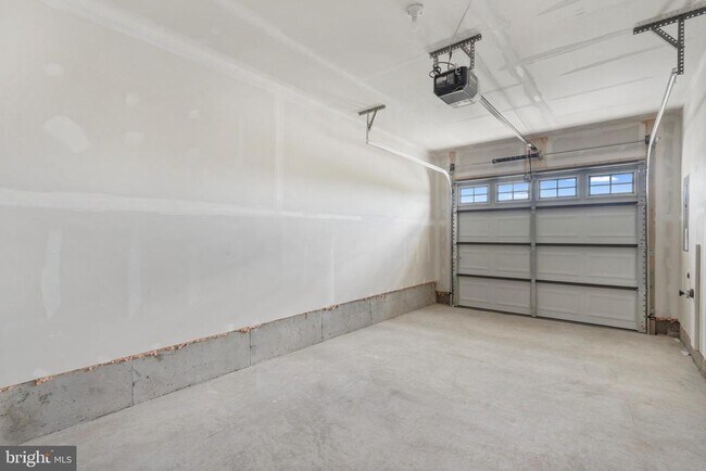 Building Photo - 16626 Green Glade Dr