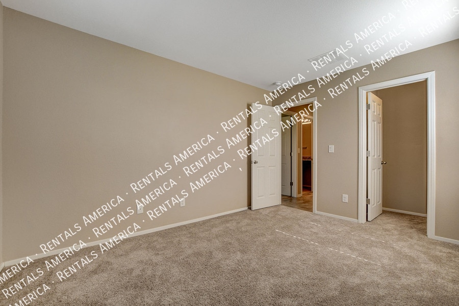 Building Photo - 7463 Earnshaw Ave