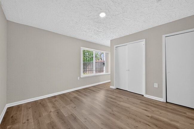Building Photo - 5243 Wickview Ln