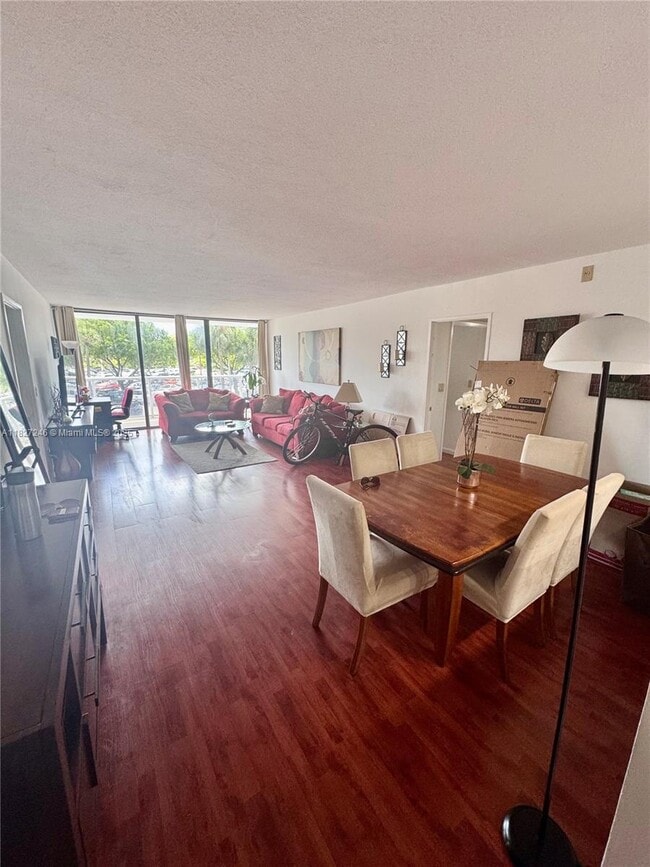 Building Photo - 3731 N Country Club Dr