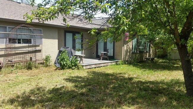Building Photo - 850 Glenbrook Dr