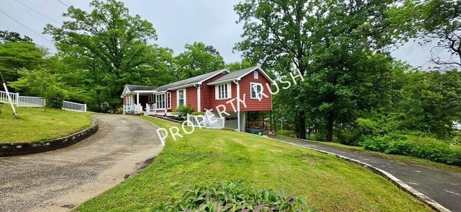 Building Photo - 3229 Westonia Dr