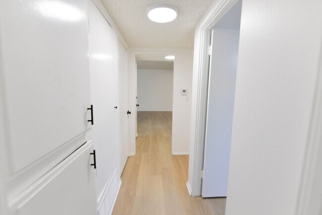 Building Photo - 306 Avenida Granada