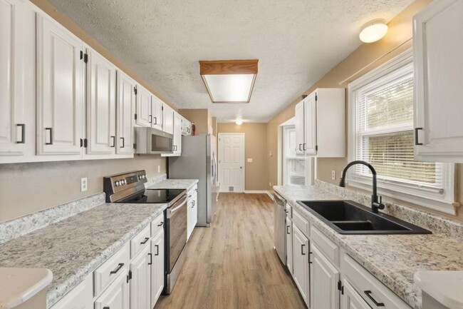 Building Photo - 709 Sandburg Pl