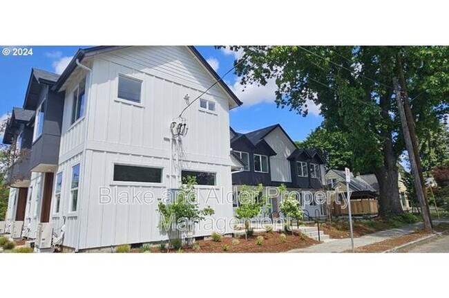 Building Photo - 5221 SE Boise St