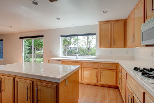 Building Photo - Beautiful 5 Bedroom Home (1 Downstairs) with VIEWS