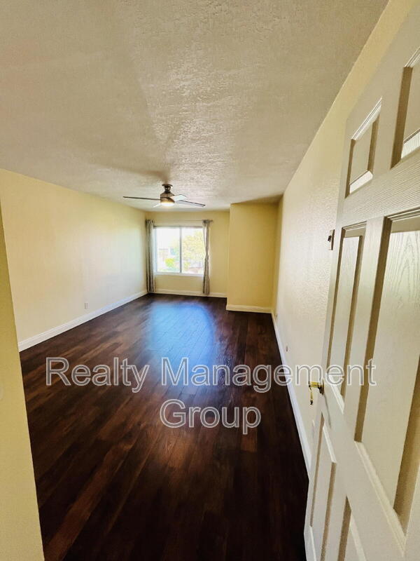 Building Photo - 7360 Park Ridge Blvd