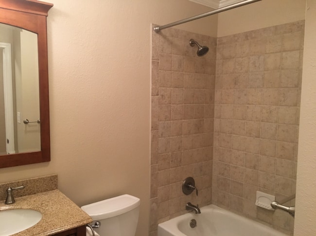 Building Photo - FANTASTIC FAMILY HOME! GREAT LOCATION!