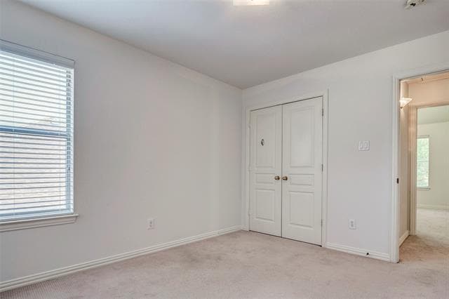 Building Photo - 2304 Greenview Dr