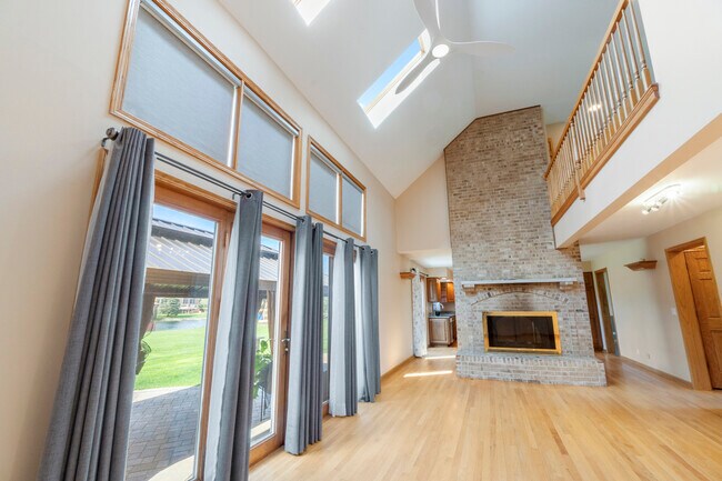 Building Photo - 2208 Crystal Cir