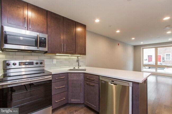 Building Photo - 908 S 21st St