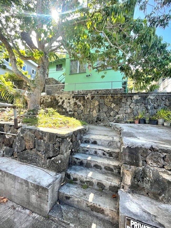 Building Photo - 3 Bed/ 1 Bath home in Honolulu
