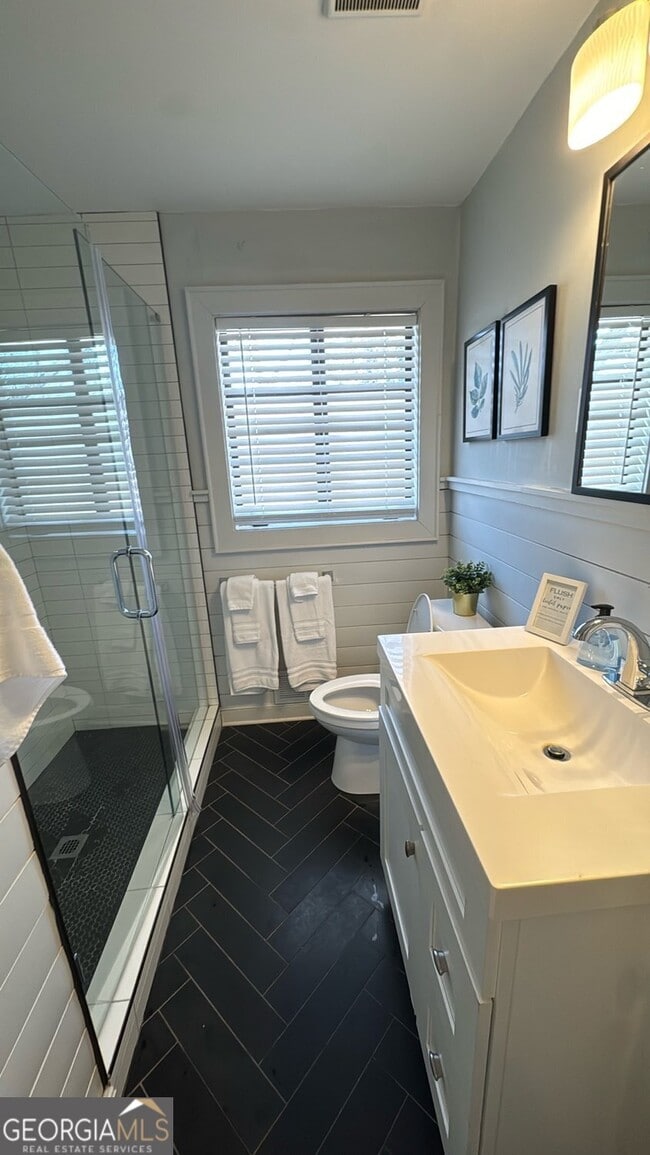 Building Photo - 907 White St SW