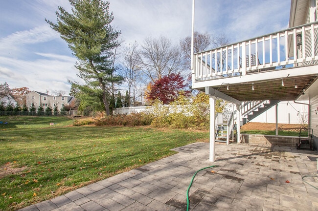 Building Photo - 425 Judd St