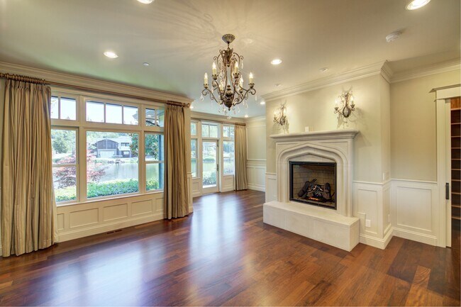 Building Photo - 4Bd+Den/4.5Ba Clyde Hill House