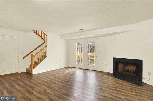 Building Photo - 903 Cambridge Ct