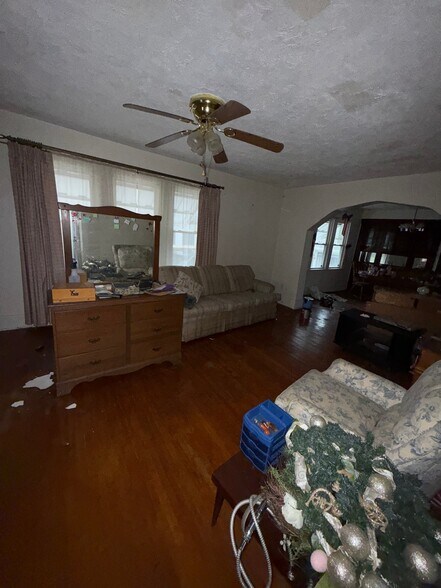 Building Photo - 1718 E Cantrell St