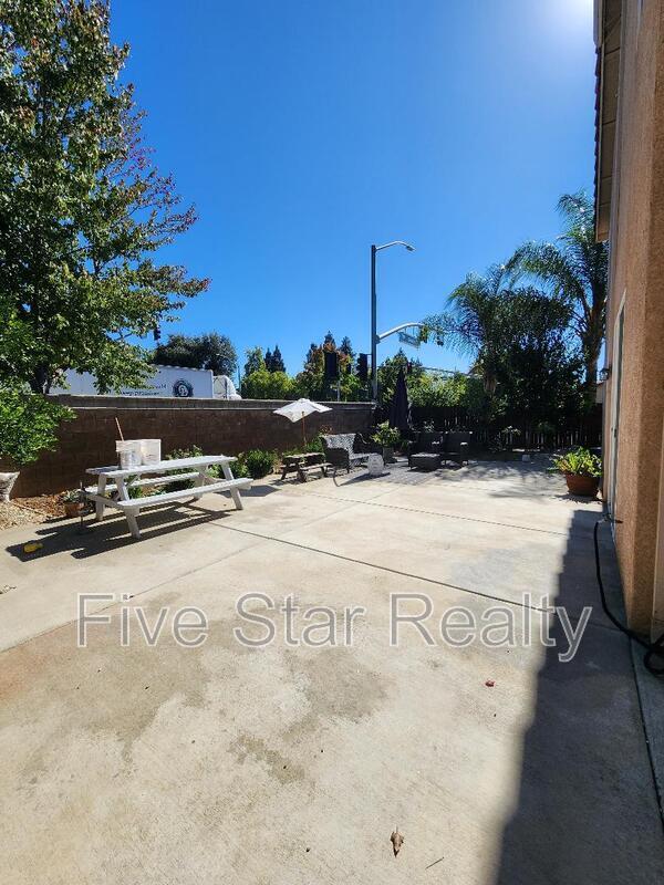 Building Photo - 2489 De Beers Ct