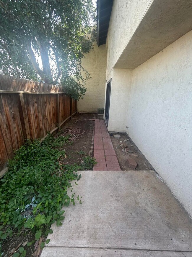 Building Photo - Beautiful Condo For Rent