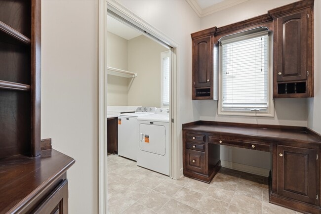 Building Photo - 9638 Zarda Dr