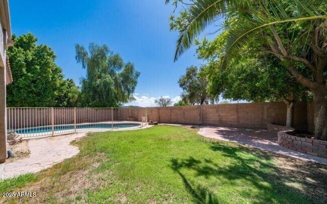 Building Photo - 3924 S Hollyhock Pl