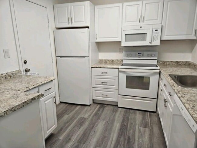 Building Photo - 404 NW 68th Ave