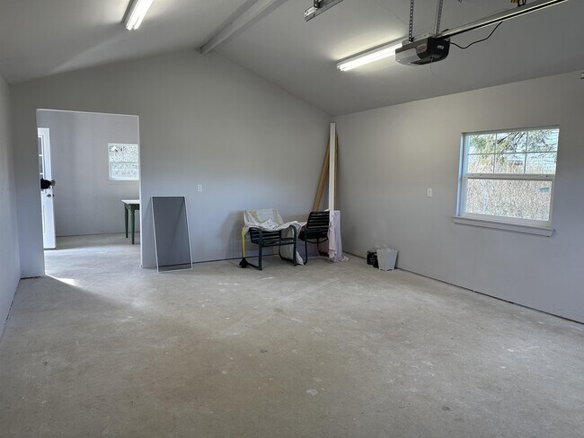 Building Photo - 38 4th St S